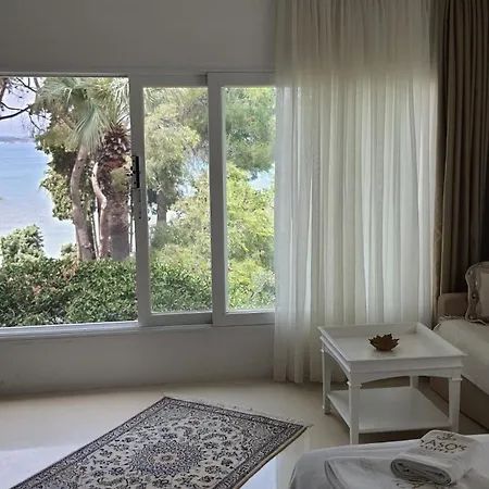 Yasos By The Sea 公寓式酒店 3*